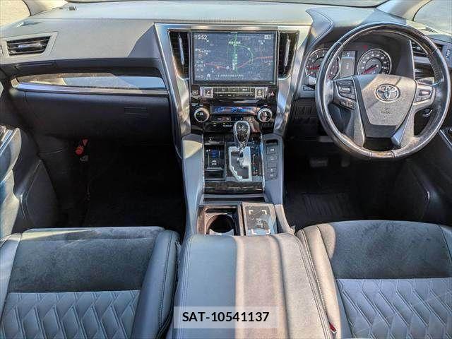 Toyota ALPHARD 2017-04 8157879-2
