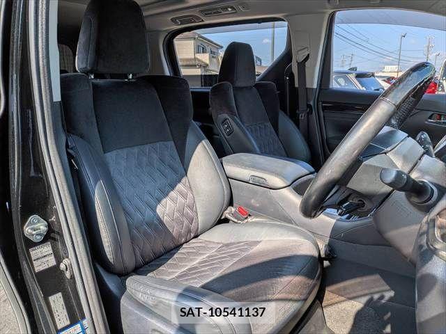 Toyota ALPHARD 2017-04 8157879-8