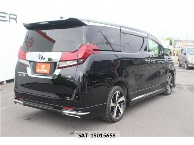 Toyota ALPHARD 2017-04 8206127-9