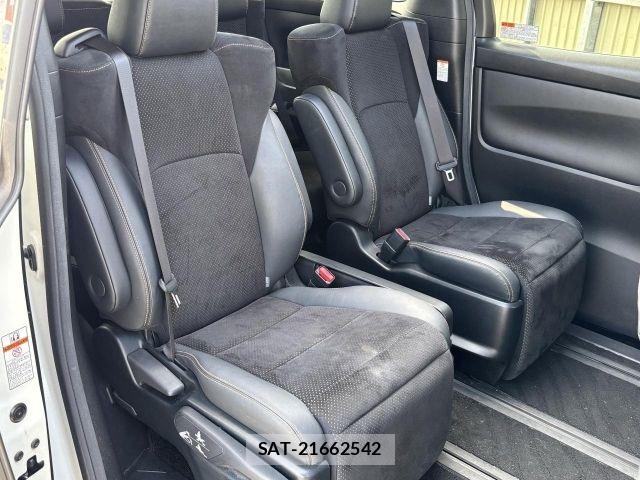 Toyota ALPHARD 2021-03 8206113-5