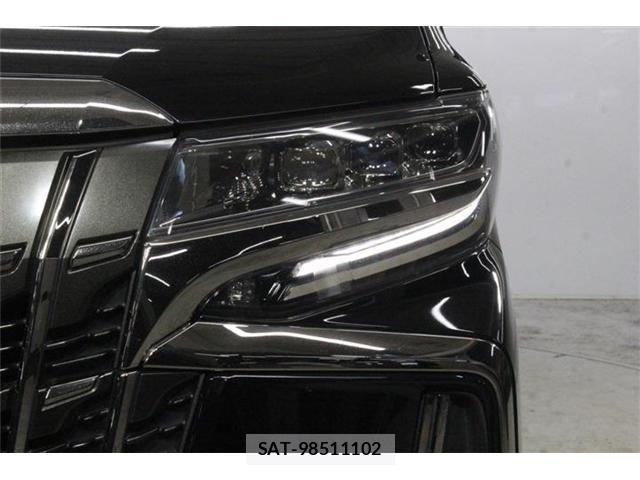 Toyota ALPHARD 2021-07 8206130-16