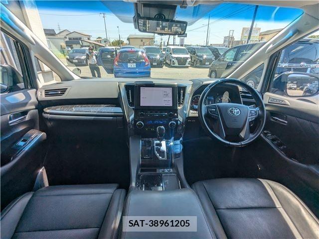 Toyota ALPHARD 2021-06 8206099-2