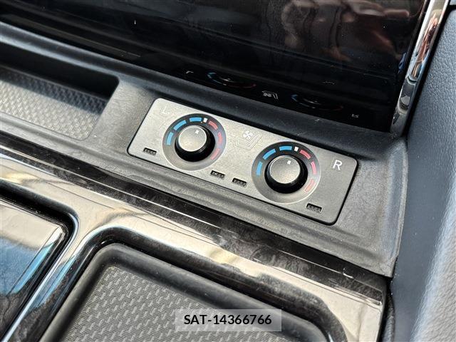 Toyota ALPHARD 2019-07 8206094-11