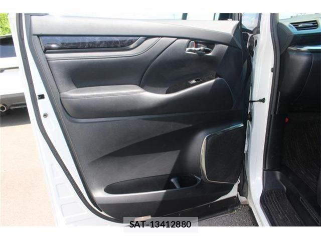 Toyota ALPHARD 2021-06 8206102-11