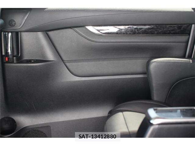 Toyota ALPHARD 2021-06 8206102-7