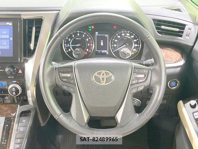 Toyota ALPHARD 2021-07 8206111-11
