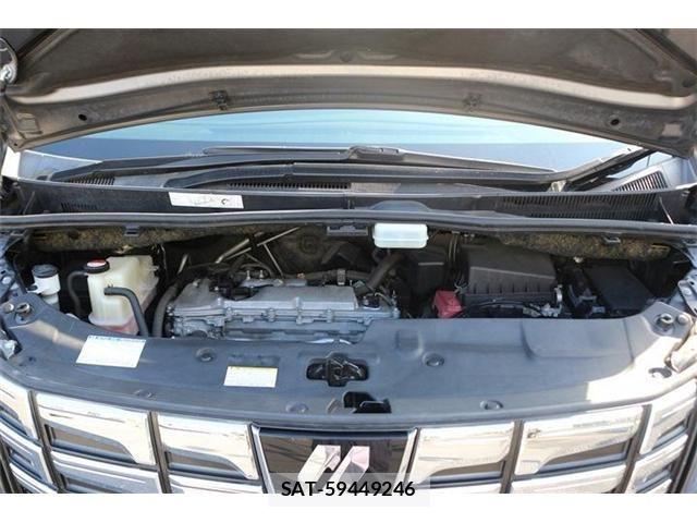 Toyota ALPHARD 2015-09 8206133-21