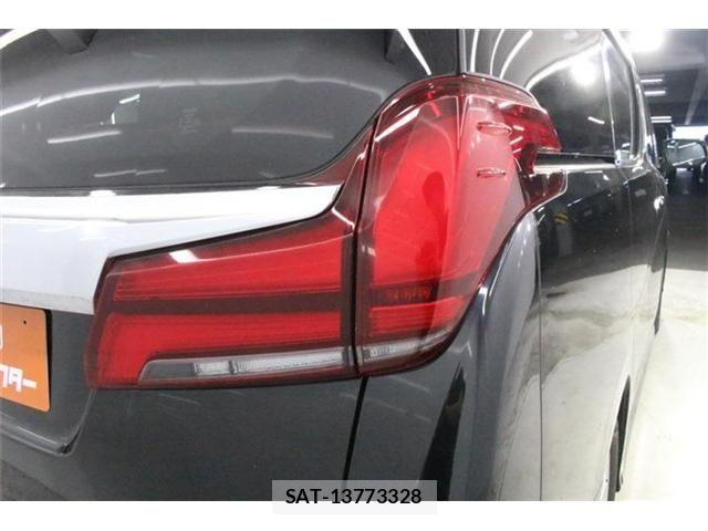 Toyota ALPHARD 2020-06 8206131-18