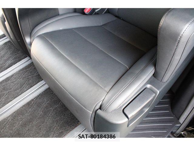 Toyota ALPHARD 2021-07 8206082-18