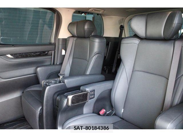 Toyota ALPHARD 2021-07 8206082-3