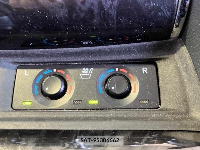 Toyota ALPHARD 2019-02 8228752-12