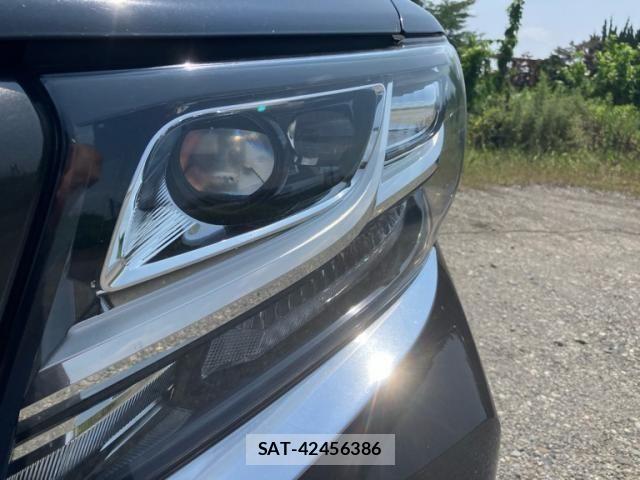 Toyota ALPHARD 2017-08 8228768-9
