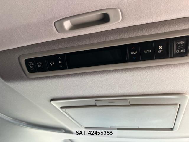 Toyota ALPHARD 2017-08 8228768-16