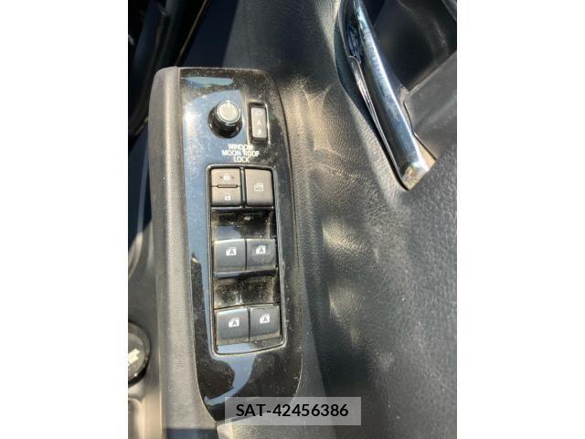 Toyota ALPHARD 2017-08 8228768-20
