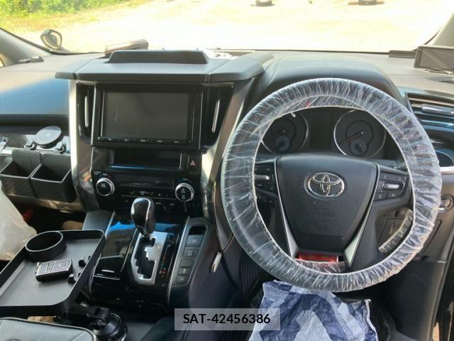 Toyota ALPHARD 2017-08 8228768-21