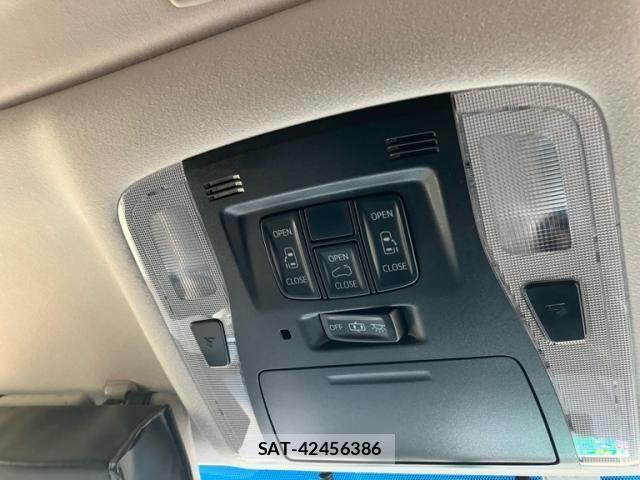 Toyota ALPHARD 2017-08 8228768-22
