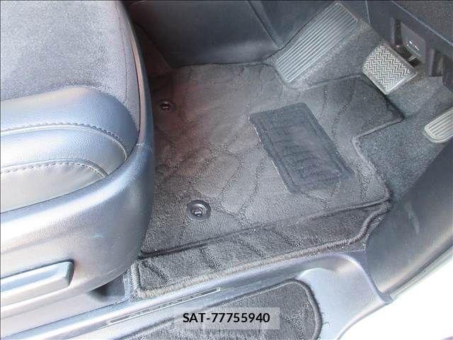 Toyota ALPHARD 2017-03 8244502-25