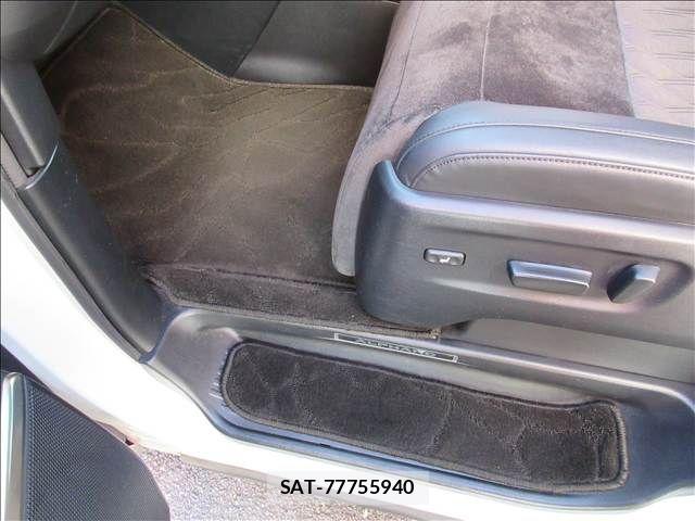 Toyota ALPHARD 2017-03 8244502-29