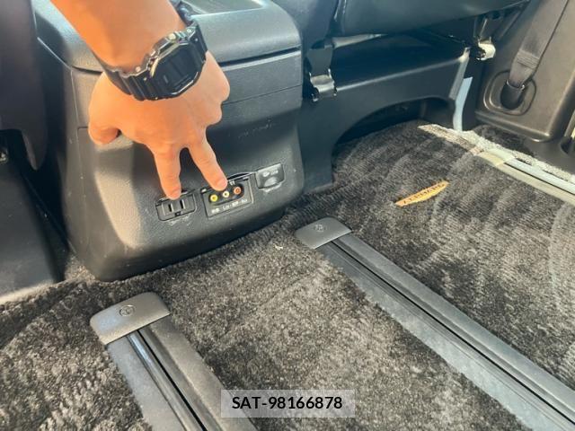 Toyota ALPHARD 2011-11 8364531-24