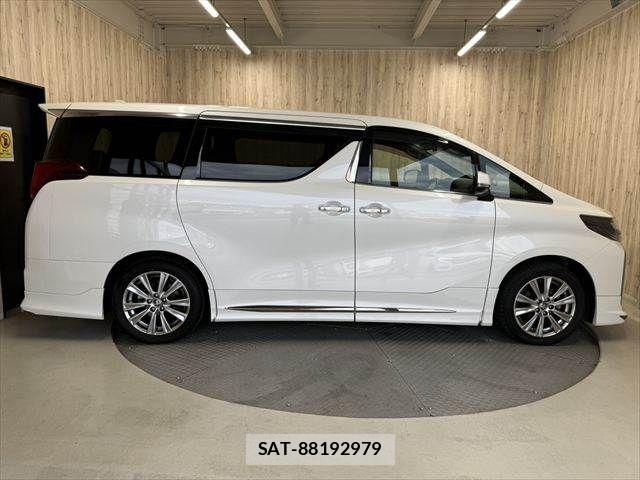 Toyota ALPHARD 2021-03 8364513-20