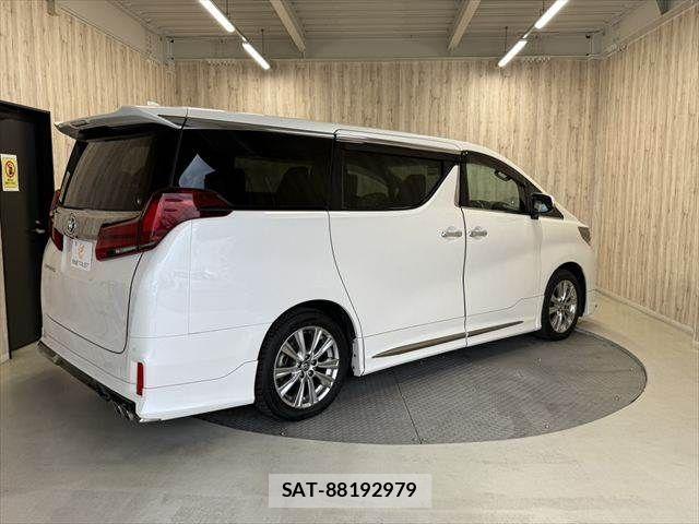 Toyota ALPHARD 2021-03 8364513-21