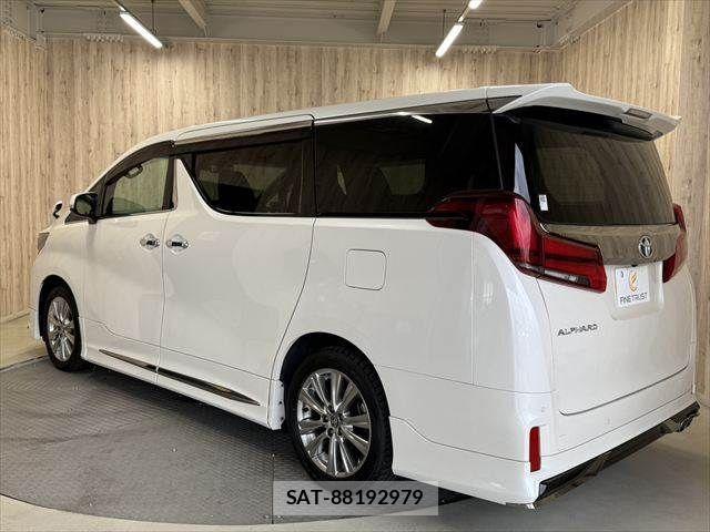 Toyota ALPHARD 2021-03 8364513-23