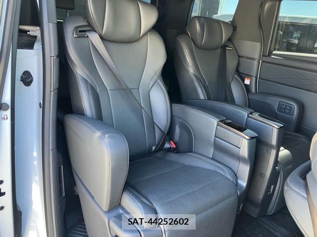 Toyota ALPHARD 2024-06 8364485-11