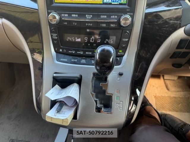 Toyota ALPHARD 2011-12 8371394-19
