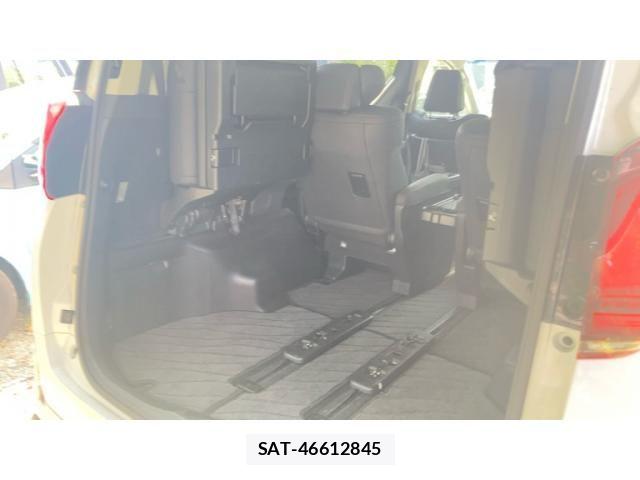 Toyota ALPHARD 2023-04 8371386-12
