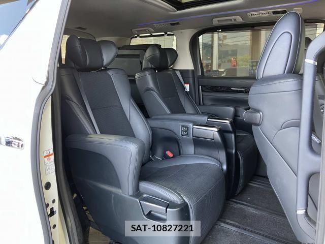 Toyota ALPHARD 2021-09 8371385-18