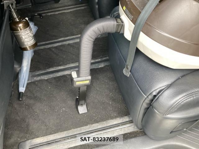 Toyota ALPHARD 2013-10 8411090-13