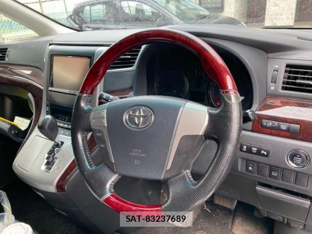 Toyota ALPHARD 2013-10 8411090-18