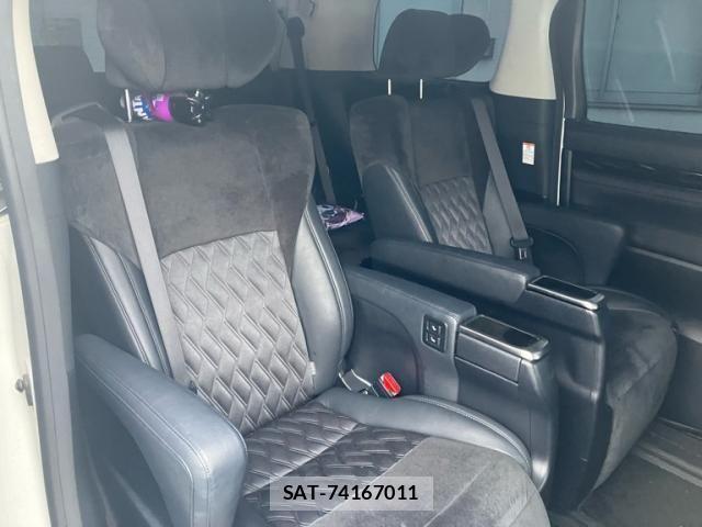 Toyota ALPHARD 2017-04 8411089-11