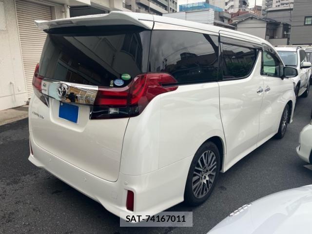 Toyota ALPHARD 2017-04 8411089-3