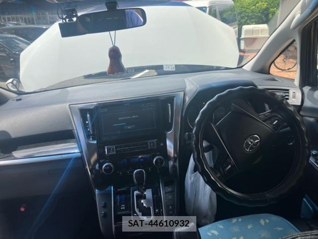 Toyota ALPHARD 2017-04 8437890-8