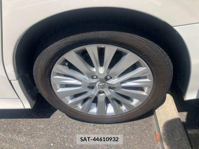 Toyota ALPHARD 2017-04 8437890-6