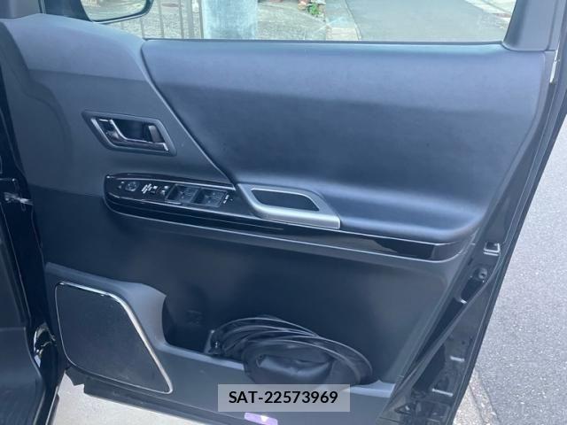Toyota ALPHARD 2013-04 8523348-17
