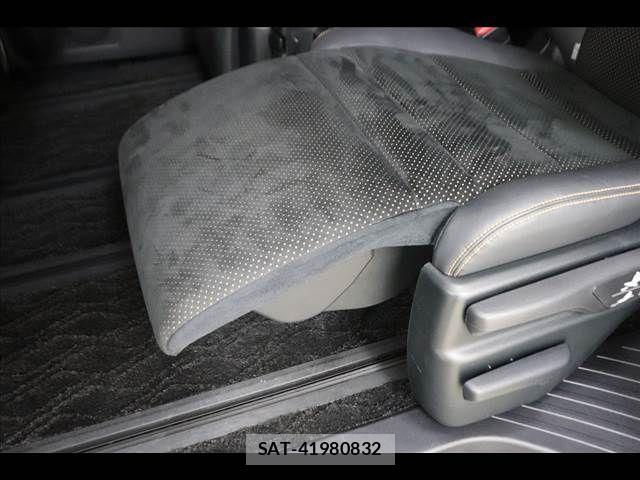 Toyota ALPHARD 2021-06 8625639-12