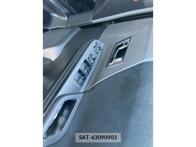 Toyota ALPHARD 2013-03 8625661-11