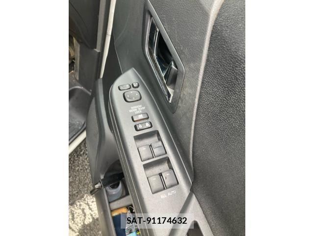 Toyota ALPHARD 2012-01 8657837-11