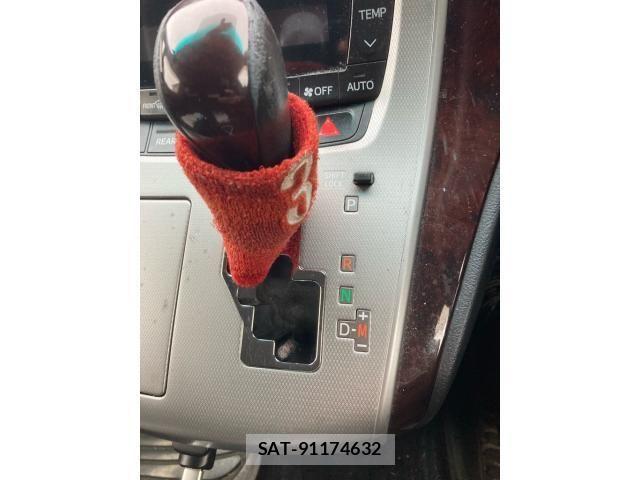 Toyota ALPHARD 2012-01 8657837-17
