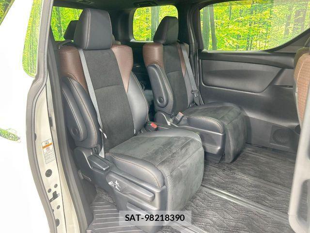 Toyota ALPHARD 2017-04 8740183-8