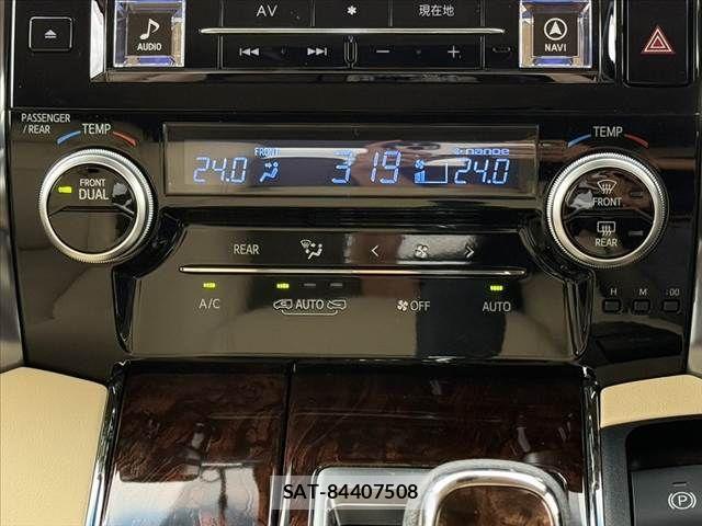 Toyota ALPHARD 2018-03 8779362-26