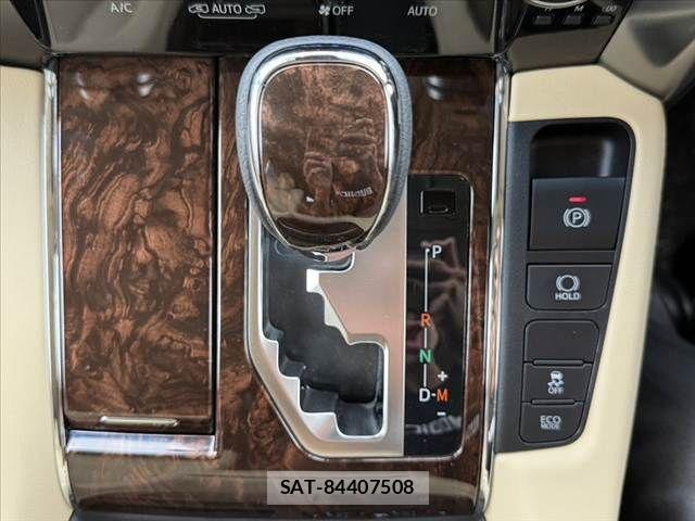 Toyota ALPHARD 2018-03 8779362-27