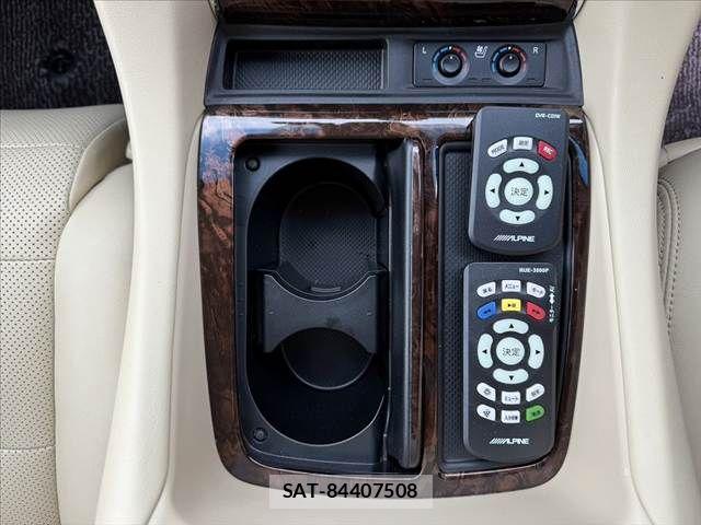 Toyota ALPHARD 2018-03 8779362-29