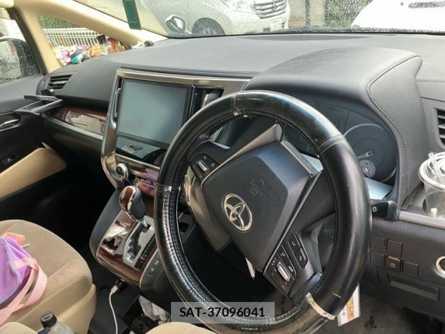 Toyota ALPHARD 2017-08 8779374-9
