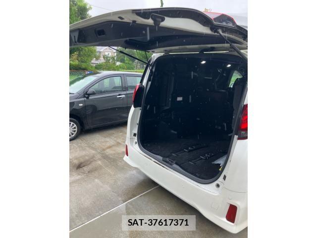 Toyota ALPHARD 2017-06 8779372-9