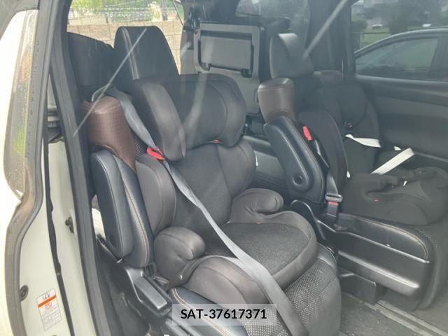 Toyota ALPHARD 2017-06 8779372-12