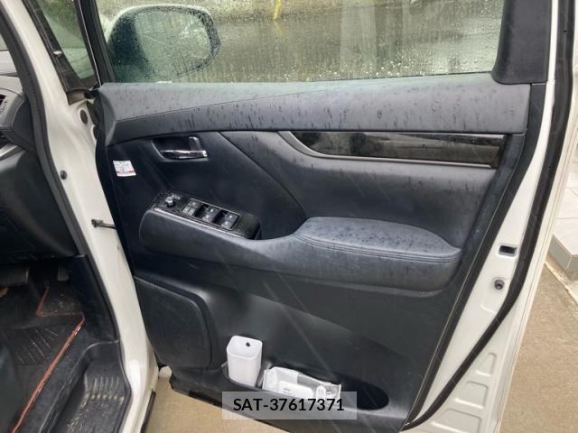 Toyota ALPHARD 2017-06 8779372-14