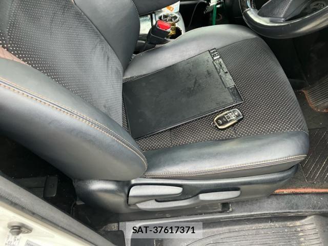 Toyota ALPHARD 2017-06 8779372-17